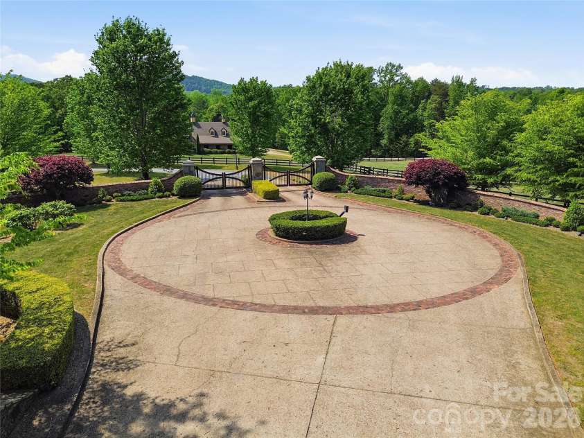 984 Mapleton Lane, Columbus, NC 28722.  MLS# CAR4374684, YatesRealty ID 16737. Entry Gate