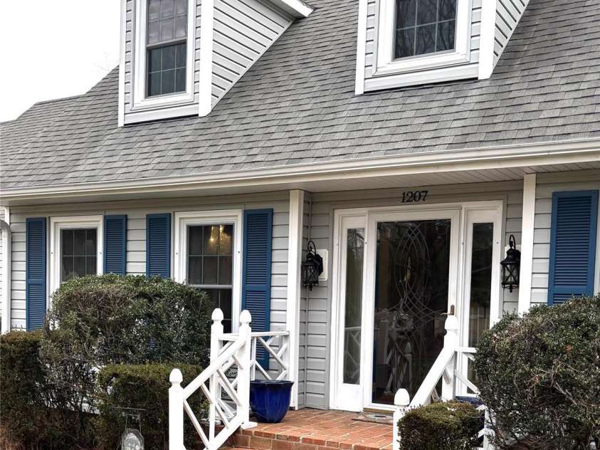 1207 Chadbourne Avenue, Concord, NC 28027.  MLS# CAR4223008, YatesRealty ID 16738. Front Porch