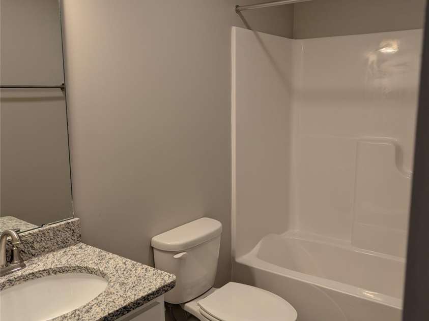 4178 Saltwood Drive, Hickory, NC 28602.  MLS# CAR4345718, YatesRealty ID 1674. 2nd Full Bath