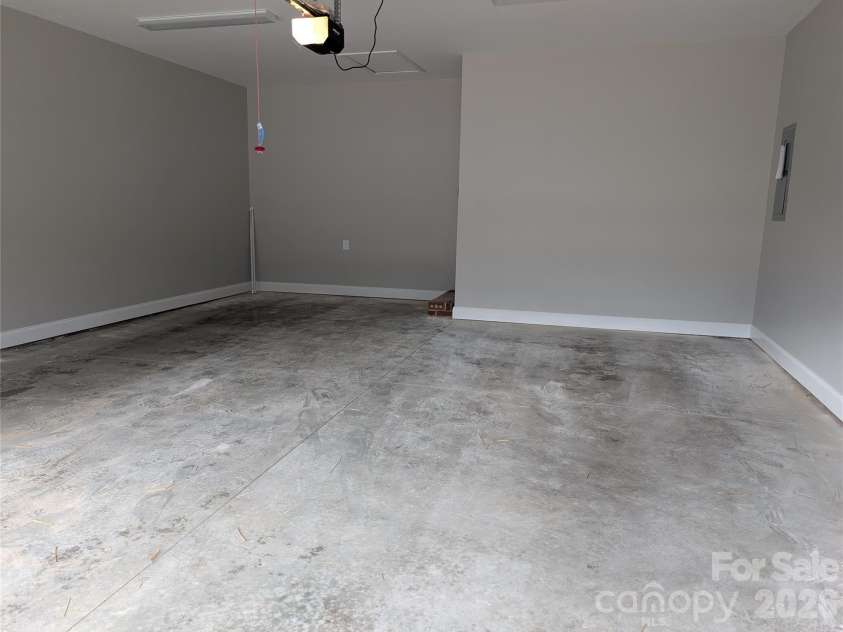 4178 Saltwood Drive, Hickory, NC 28602.  MLS# CAR4345718, YatesRealty ID 1674. Garage