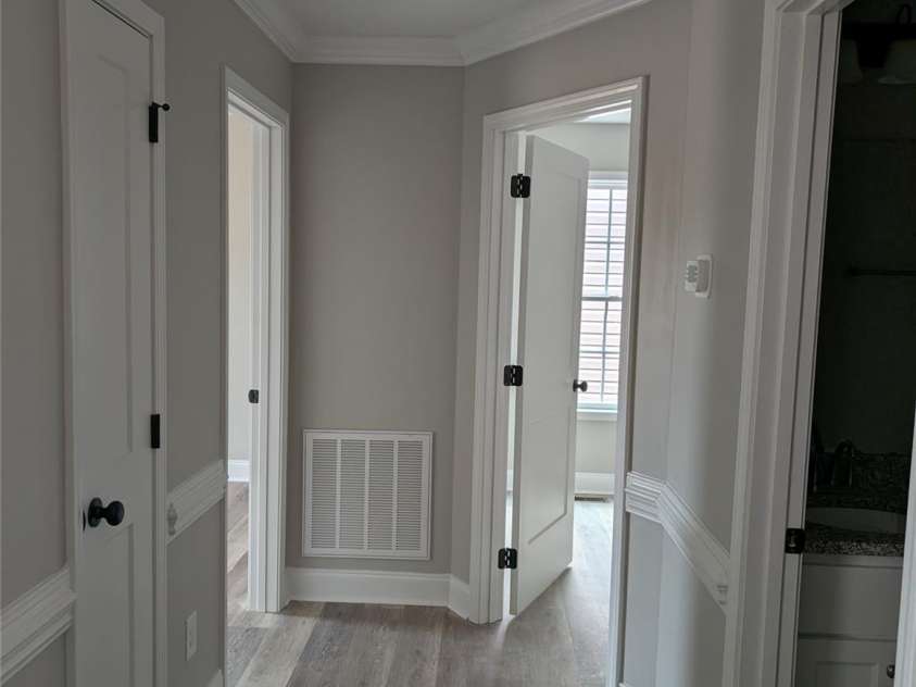 4178 Saltwood Drive, Hickory, NC 28602.  MLS# CAR4345718, YatesRealty ID 1674. Hallway