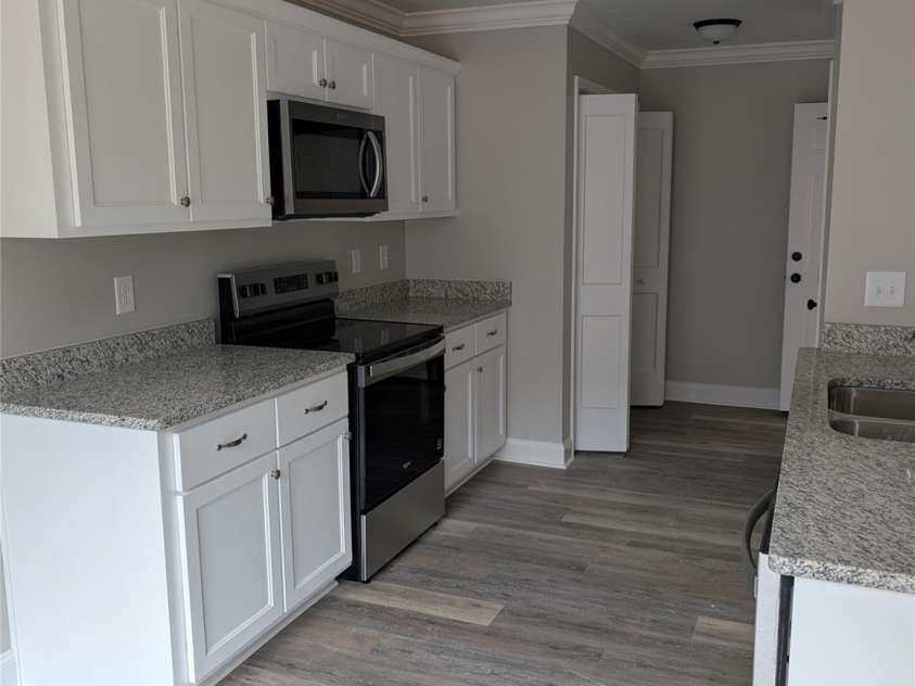 4178 Saltwood Drive, Hickory, NC 28602.  MLS# CAR4345718, YatesRealty ID 1674. Kitchen