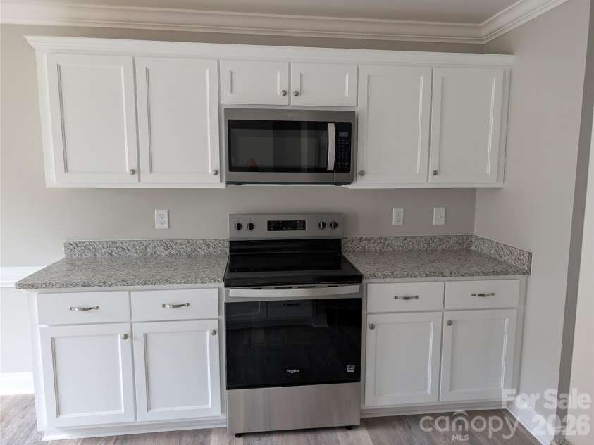 4178 Saltwood Drive, Hickory, NC 28602.  MLS# CAR4345718, YatesRealty ID 1674. Kitchen