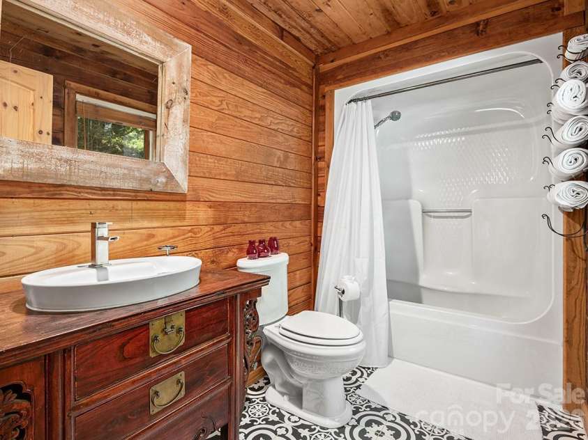 1160 High Rock Mountain Road, Marshall, NC 28753.  MLS# CAR4355296, YatesRealty ID 16741. Designer Bath 