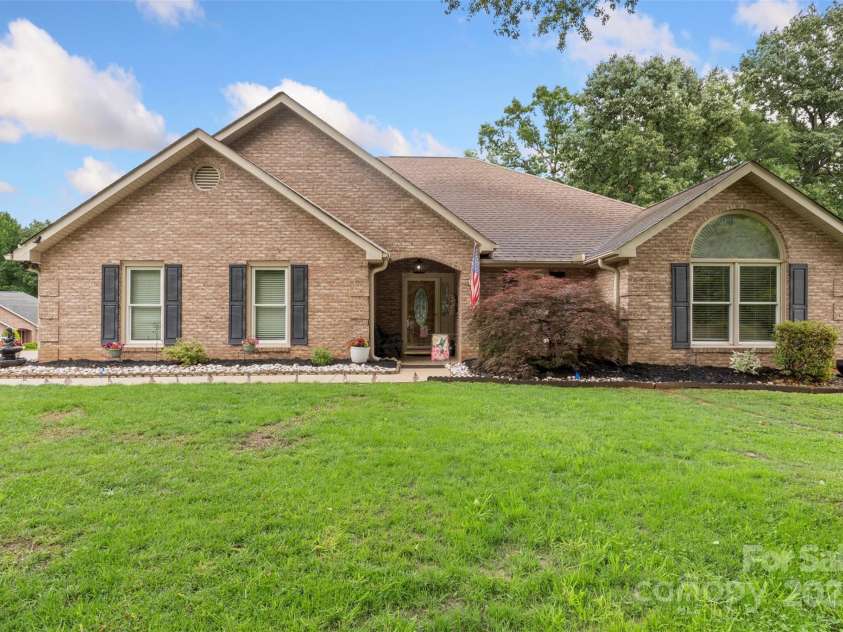 800 Isle Of Palms Court, Fort Mill, SC 29708.  MLS# CAR4264673, YatesRealty ID 16741. 