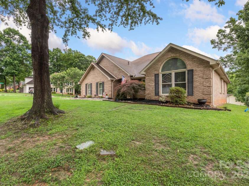 800 Isle Of Palms Court, Fort Mill, SC 29708.  MLS# CAR4264673, YatesRealty ID 16741. 