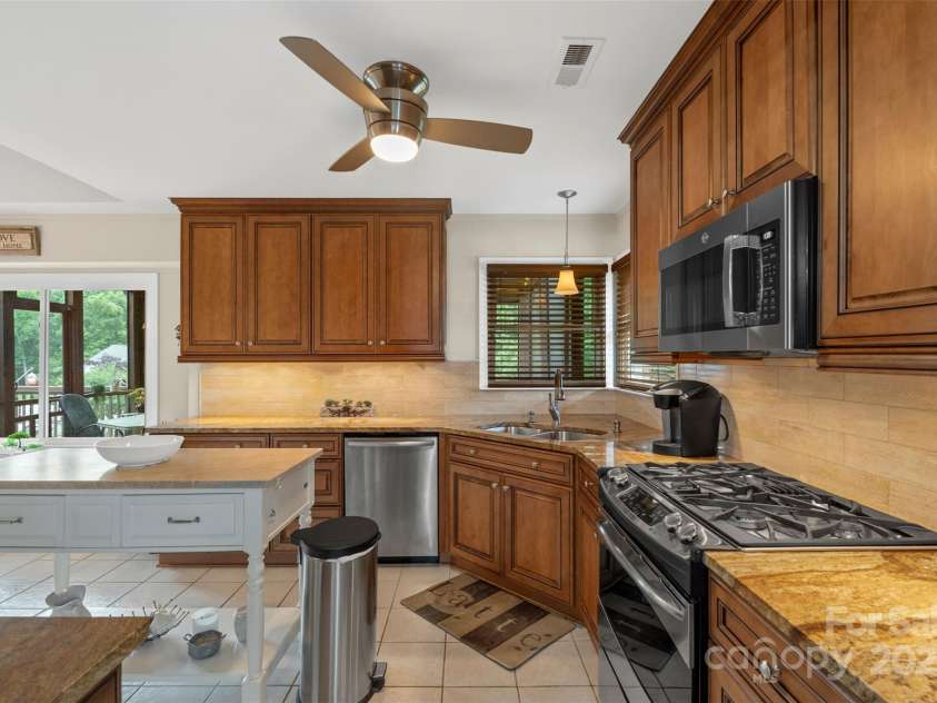 800 Isle Of Palms Court, Fort Mill, SC 29708.  MLS# CAR4264673, YatesRealty ID 16741. 