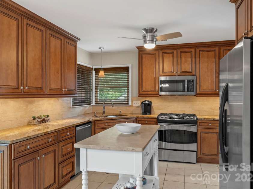 800 Isle Of Palms Court, Fort Mill, SC 29708.  MLS# CAR4264673, YatesRealty ID 16741. 