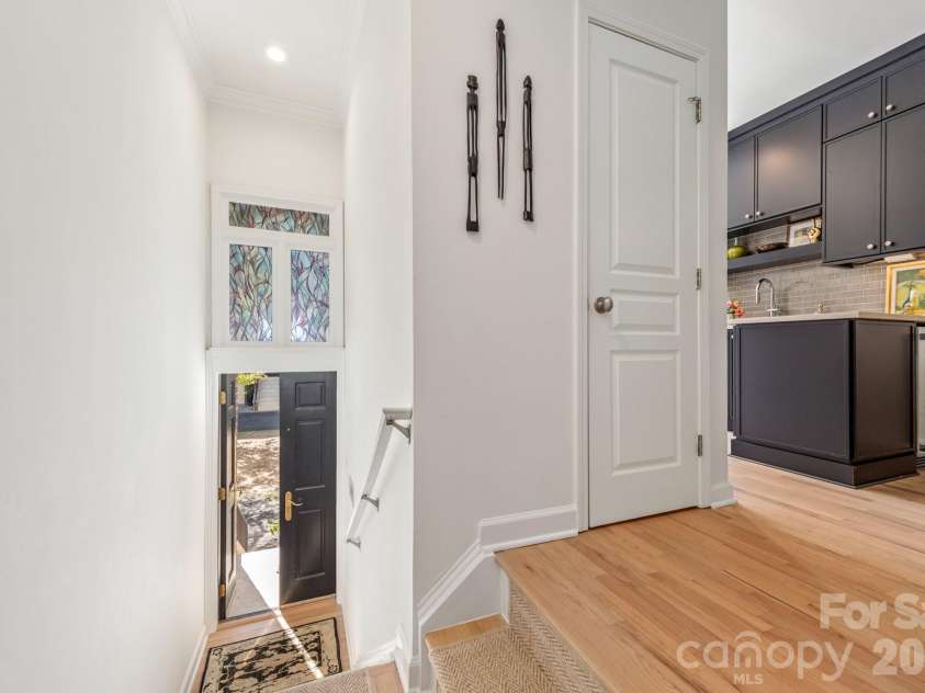 367 7th Street, Charlotte, NC 28202.  MLS# CAR4371550, YatesRealty ID 16742. 