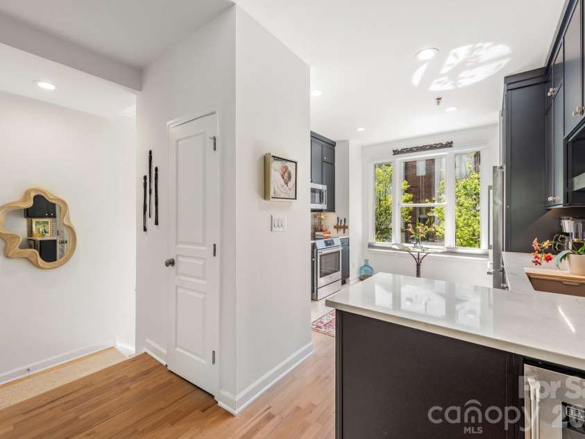 367 7th Street, Charlotte, NC 28202.  MLS# CAR4371550, YatesRealty ID 16742. 