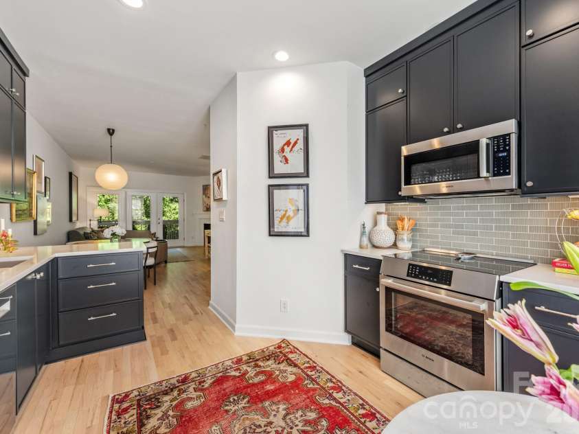 367 7th Street, Charlotte, NC 28202.  MLS# CAR4371550, YatesRealty ID 16742. 