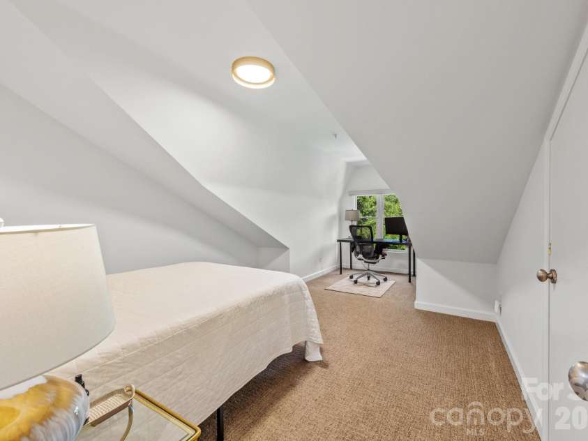 367 7th Street, Charlotte, NC 28202.  MLS# CAR4371550, YatesRealty ID 16742. 