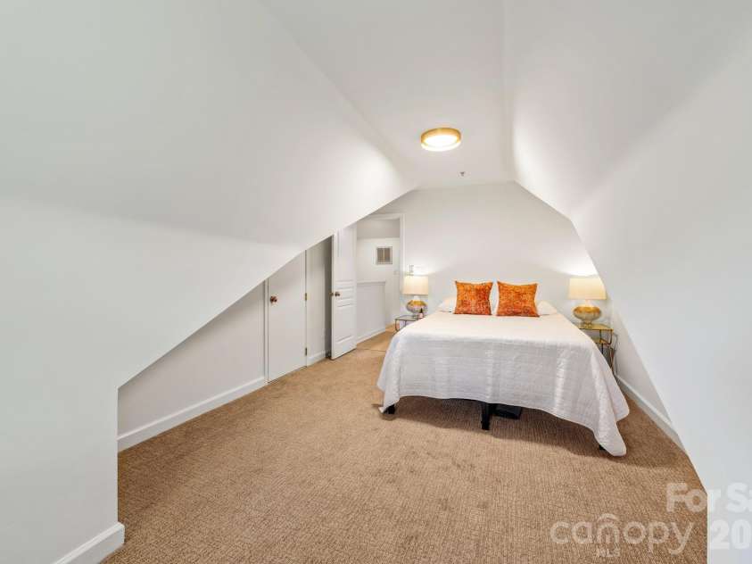 367 7th Street, Charlotte, NC 28202.  MLS# CAR4371550, YatesRealty ID 16742. 
