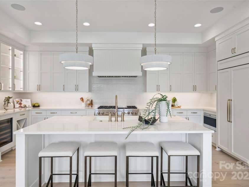 536 Hillside Avenue, Charlotte, NC 28209.  MLS# CAR4257595, YatesRealty ID 16742. 
