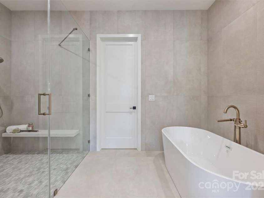 536 Hillside Avenue, Charlotte, NC 28209.  MLS# CAR4257595, YatesRealty ID 16742. 