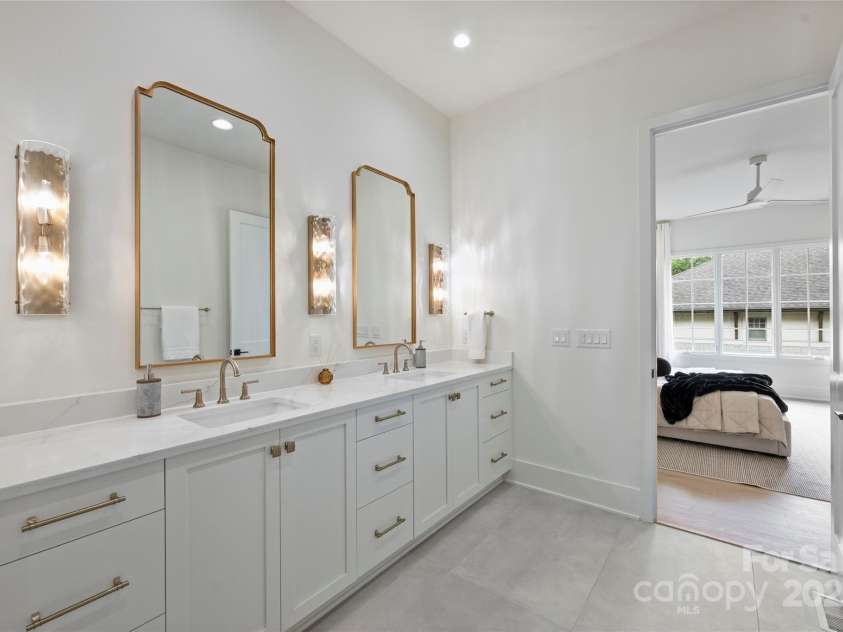 536 Hillside Avenue, Charlotte, NC 28209.  MLS# CAR4257595, YatesRealty ID 16742. 