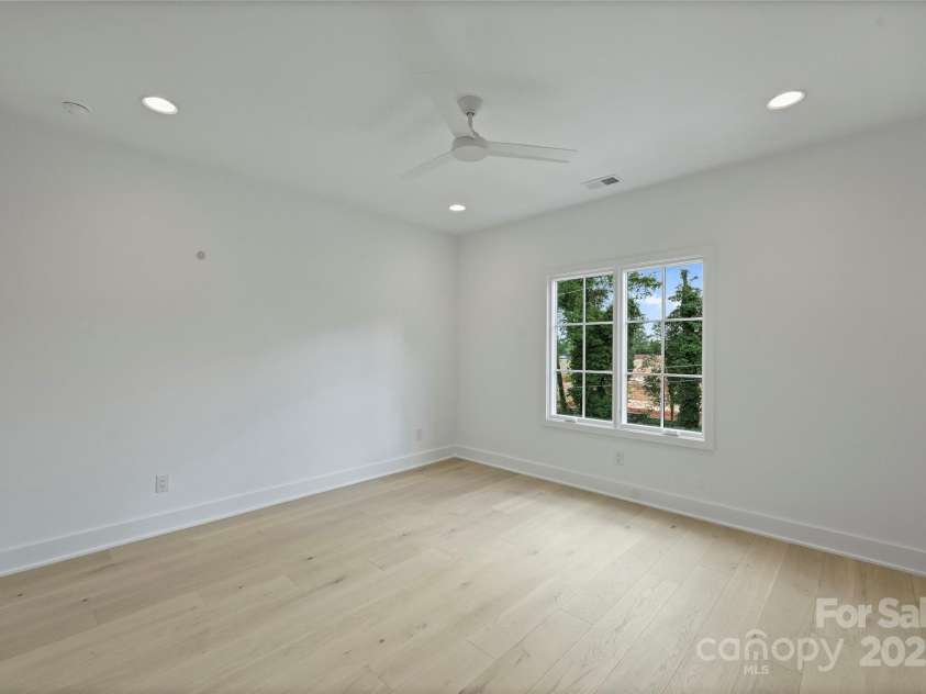 536 Hillside Avenue, Charlotte, NC 28209.  MLS# CAR4257595, YatesRealty ID 16742. 