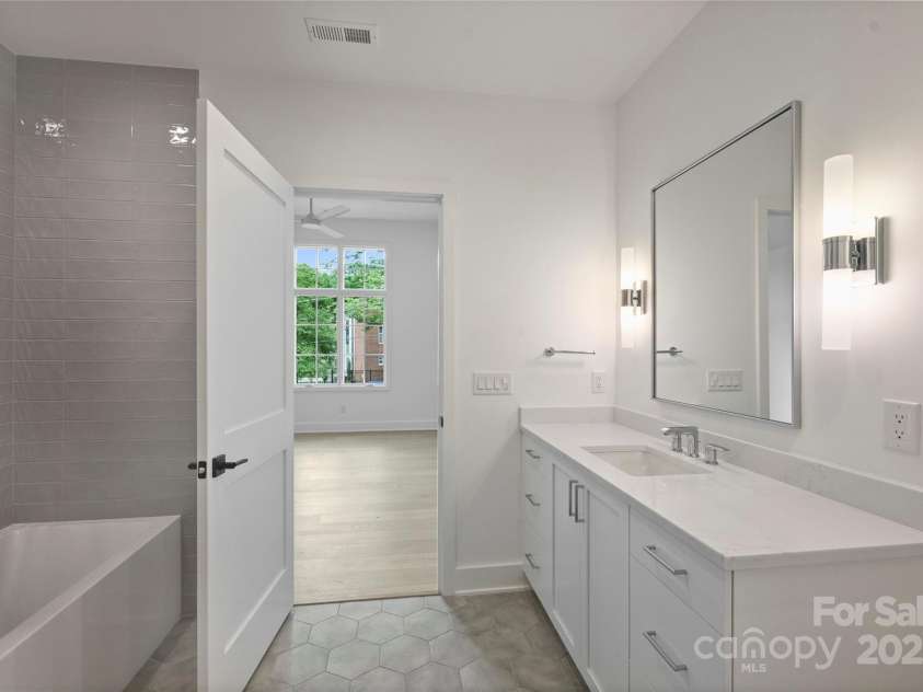 536 Hillside Avenue, Charlotte, NC 28209.  MLS# CAR4257595, YatesRealty ID 16742. 