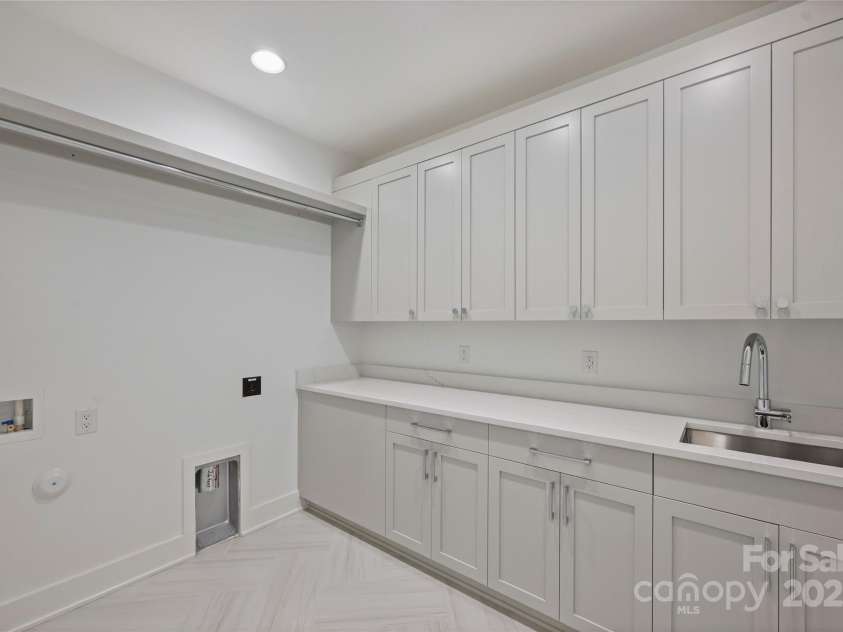 536 Hillside Avenue, Charlotte, NC 28209.  MLS# CAR4257595, YatesRealty ID 16742. 