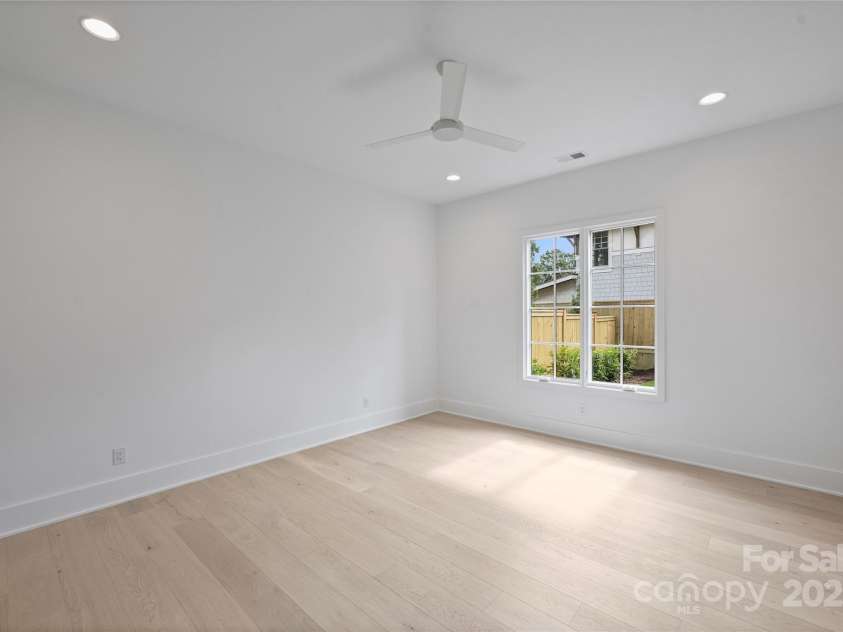 536 Hillside Avenue, Charlotte, NC 28209.  MLS# CAR4257595, YatesRealty ID 16742. 