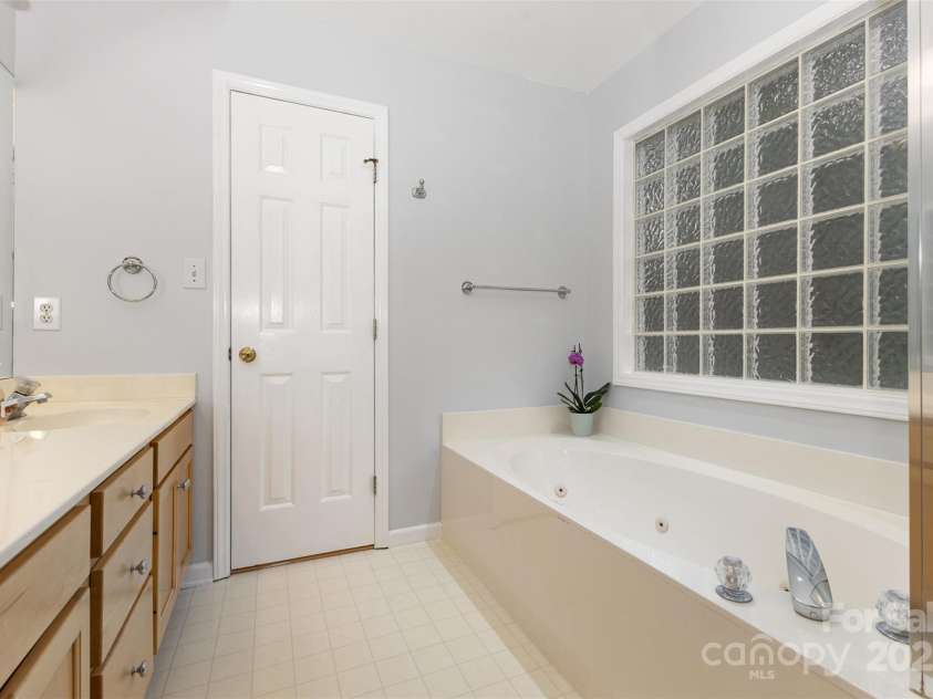 2906 Chapman Circle, Rock Hill, SC 29732.  MLS# CAR4256898, YatesRealty ID 16743. 