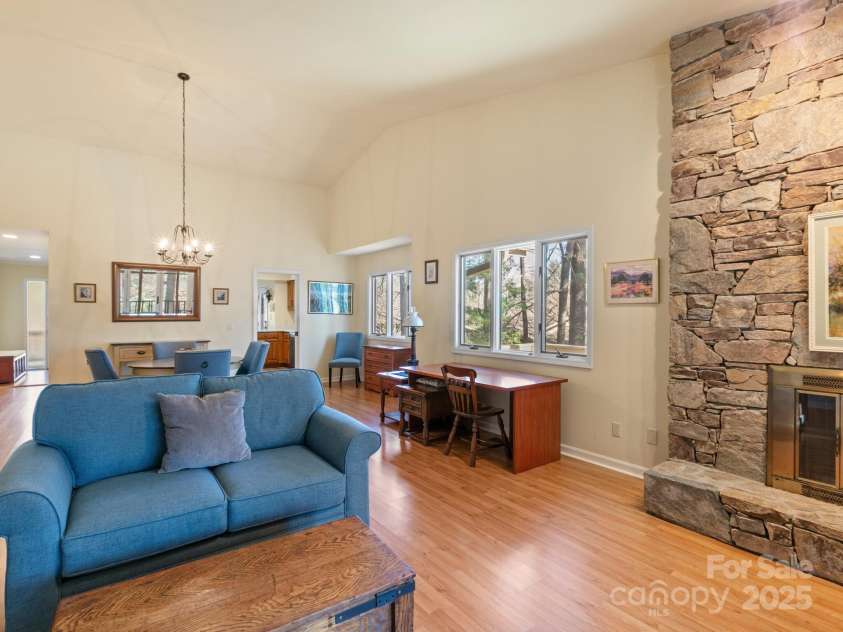 202 Water Oak Lane, Hendersonville, NC 28791.  MLS# CAR4235561, YatesRealty ID 16745. 