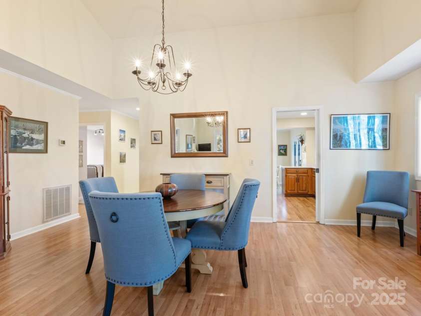 202 Water Oak Lane, Hendersonville, NC 28791.  MLS# CAR4235561, YatesRealty ID 16745. 