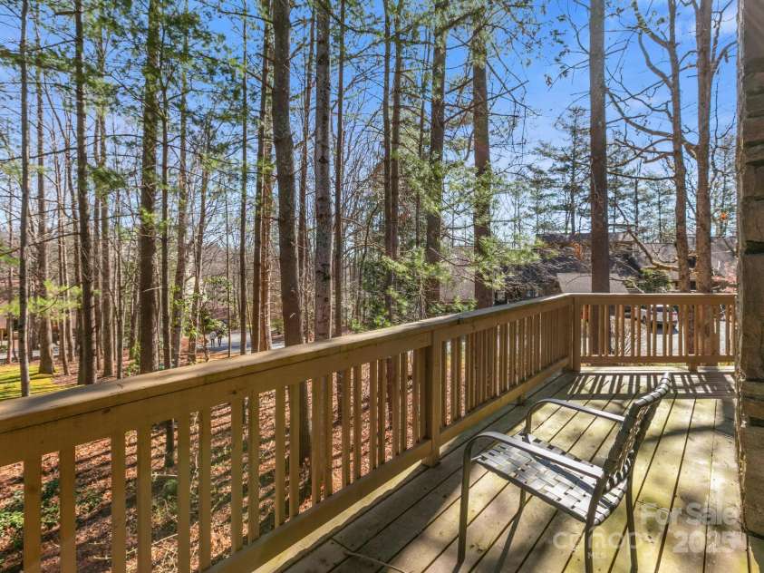202 Water Oak Lane, Hendersonville, NC 28791.  MLS# CAR4235561, YatesRealty ID 16745. 
