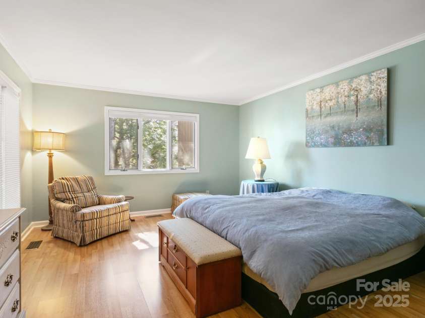 202 Water Oak Lane, Hendersonville, NC 28791.  MLS# CAR4235561, YatesRealty ID 16745. 