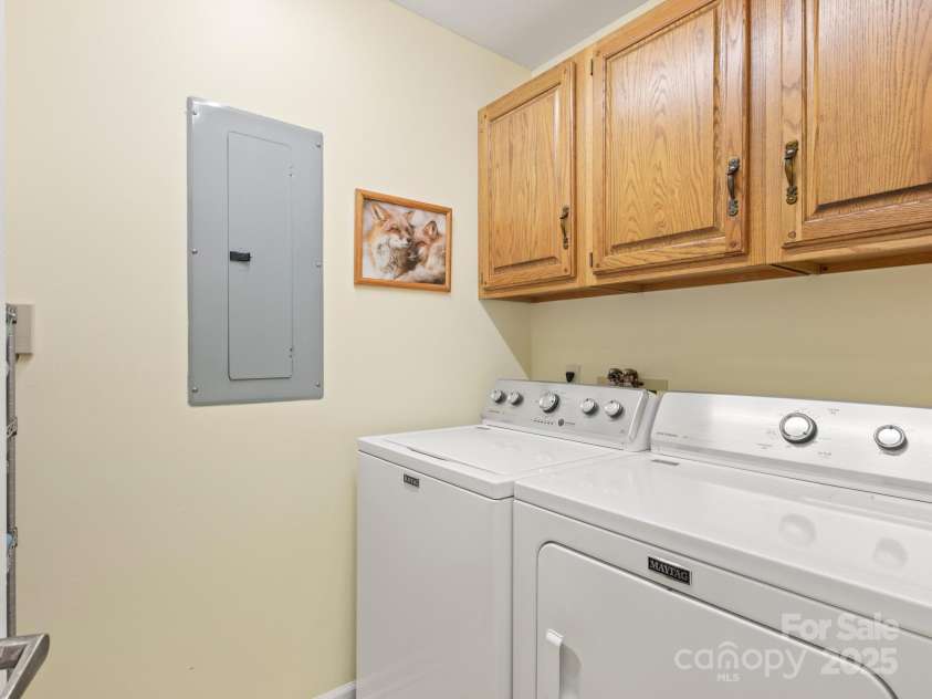 202 Water Oak Lane, Hendersonville, NC 28791.  MLS# CAR4235561, YatesRealty ID 16745. 