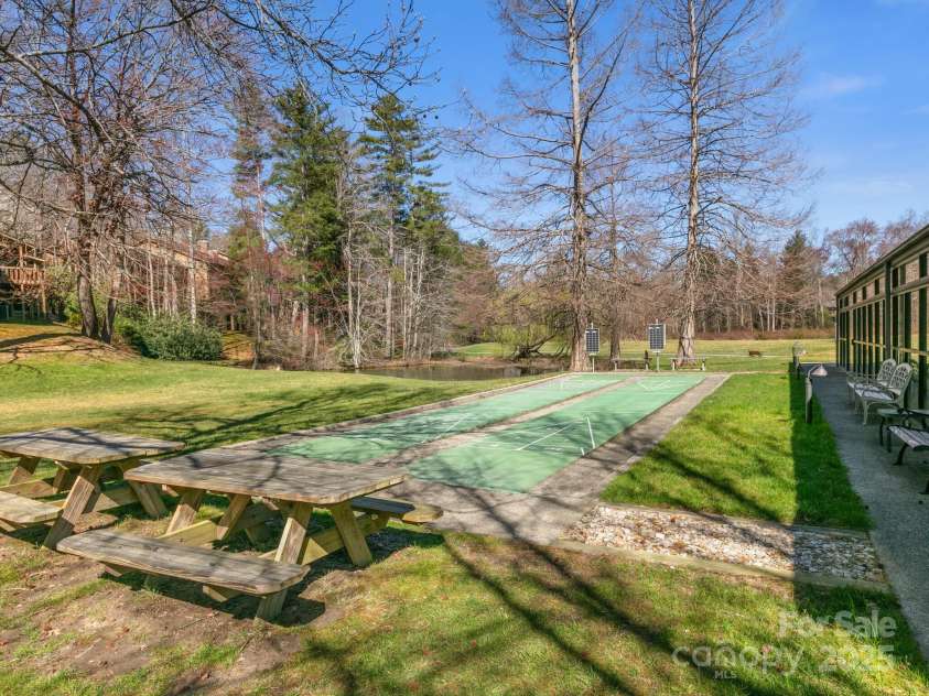 202 Water Oak Lane, Hendersonville, NC 28791.  MLS# CAR4235561, YatesRealty ID 16745. 