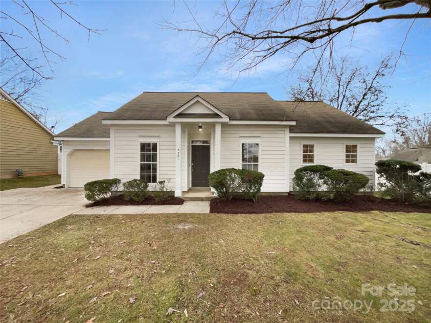 5751 Ebley Lane, Charlotte, NC 28227.  MLS# CAR4329127, YatesRealty ID 16745. 
