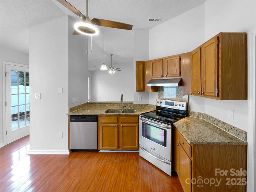 5751 Ebley Lane, Charlotte, NC 28227.  MLS# CAR4329127, YatesRealty ID 16745. 