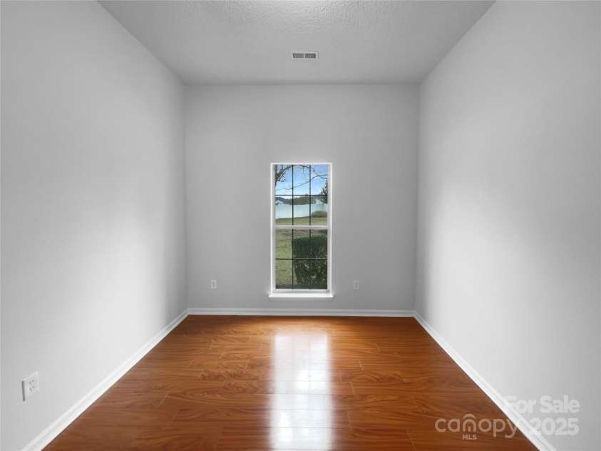 5751 Ebley Lane, Charlotte, NC 28227.  MLS# CAR4329127, YatesRealty ID 16745. 