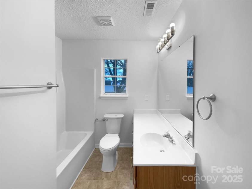 5751 Ebley Lane, Charlotte, NC 28227.  MLS# CAR4329127, YatesRealty ID 16745. 