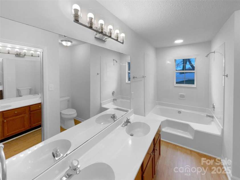 5751 Ebley Lane, Charlotte, NC 28227.  MLS# CAR4329127, YatesRealty ID 16745. 