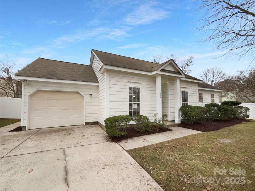 5751 Ebley Lane, Charlotte, NC 28227.  MLS# CAR4329127, YatesRealty ID 16745. 