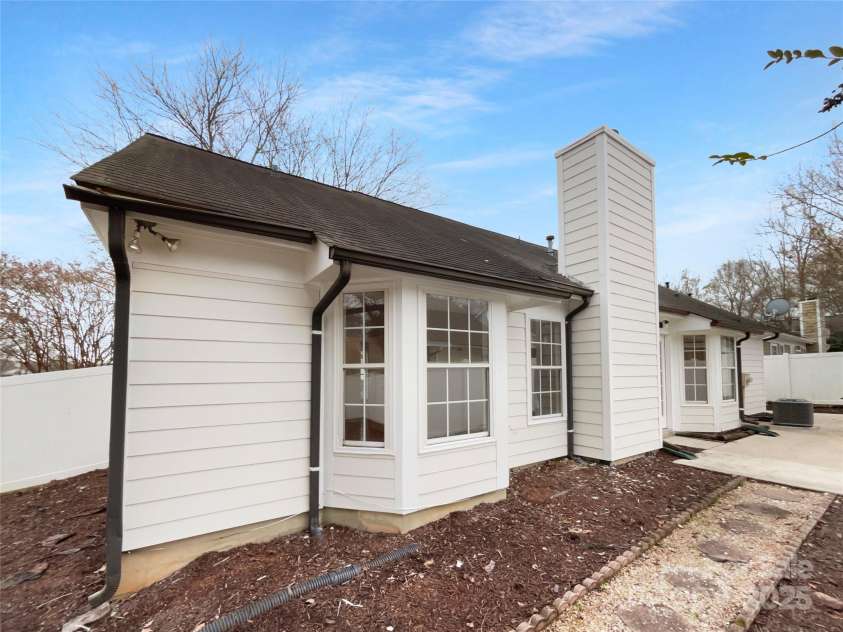 5751 Ebley Lane, Charlotte, NC 28227.  MLS# CAR4329127, YatesRealty ID 16745. 