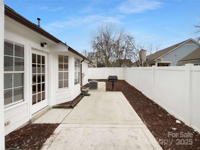 5751 Ebley Lane, Charlotte, NC 28227.  MLS# CAR4329127, YatesRealty ID 16745. 