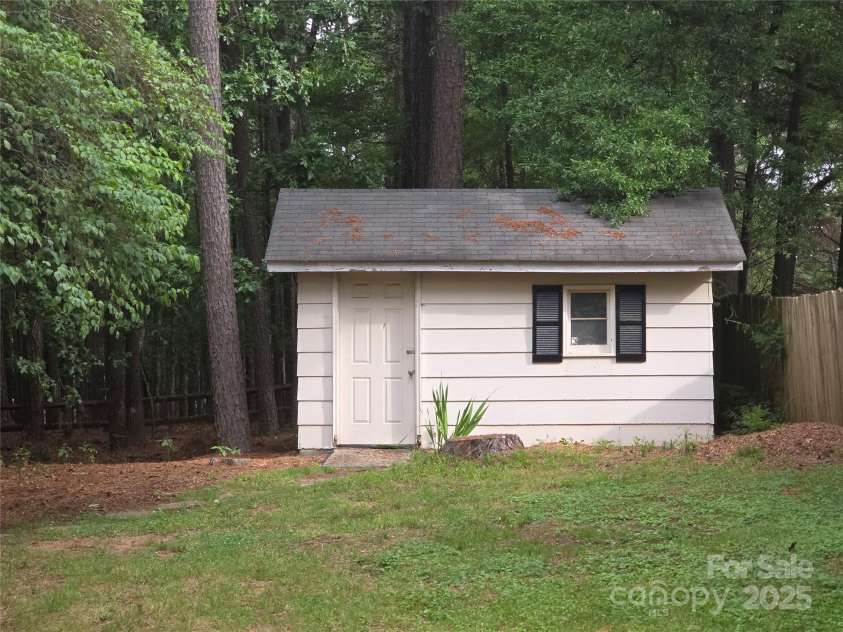 3316 Mckee Road, Charlotte, NC 28270.  MLS# CAR4258195, YatesRealty ID 16746. 