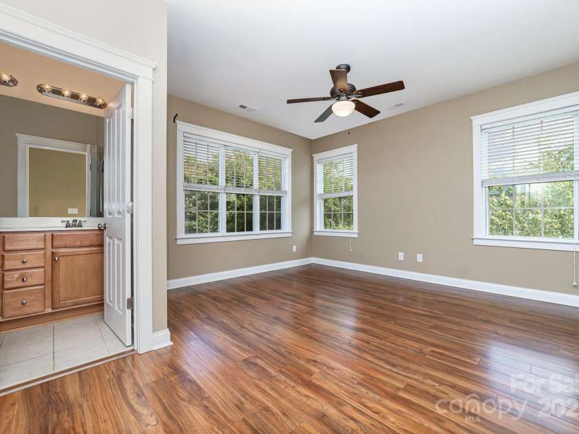 939 White Point Drive, Huntersville, NC 28078.  MLS# CAR4263405, YatesRealty ID 16747. 