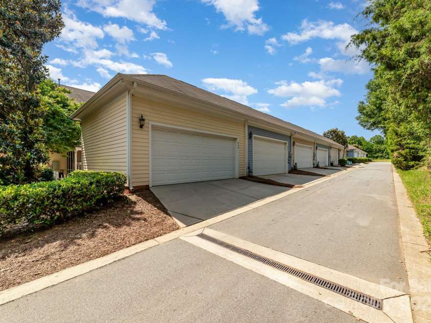 939 White Point Drive, Huntersville, NC 28078.  MLS# CAR4263405, YatesRealty ID 16747. 