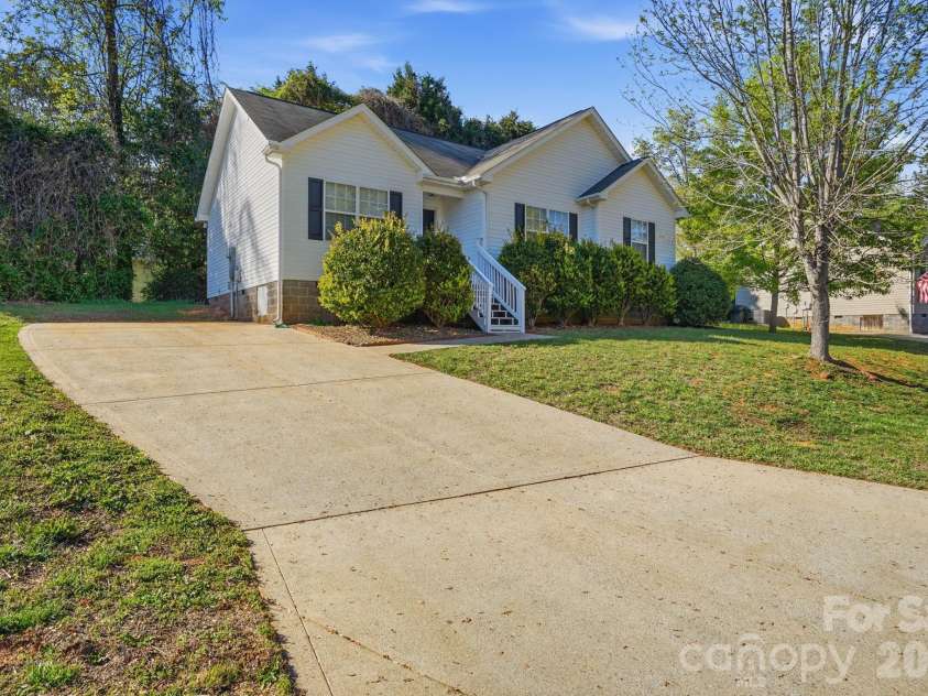 2432 Terra Drive, Gastonia, NC 28054.  MLS# CAR4367531, YatesRealty ID 16748. 