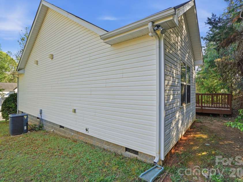 2432 Terra Drive, Gastonia, NC 28054.  MLS# CAR4367531, YatesRealty ID 16748. 