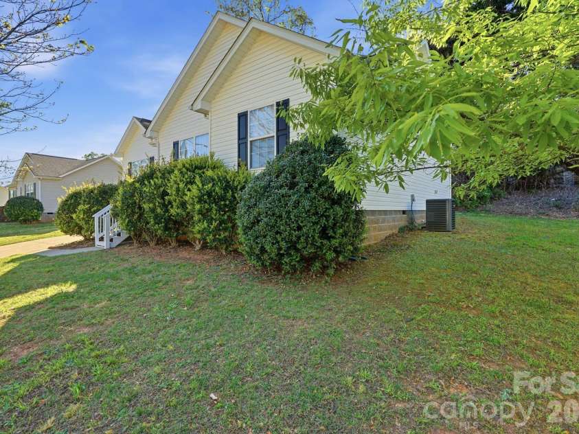 2432 Terra Drive, Gastonia, NC 28054.  MLS# CAR4367531, YatesRealty ID 16748. 