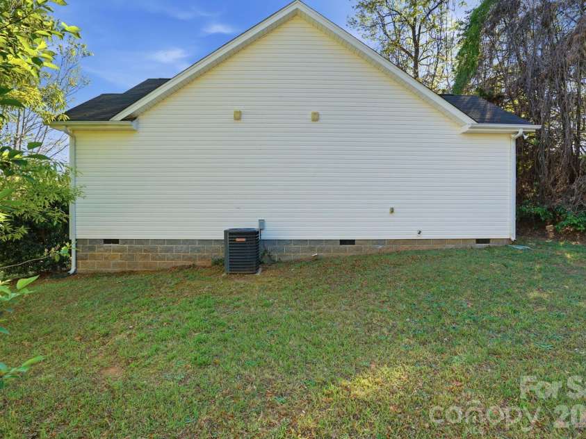 2432 Terra Drive, Gastonia, NC 28054.  MLS# CAR4367531, YatesRealty ID 16748. 