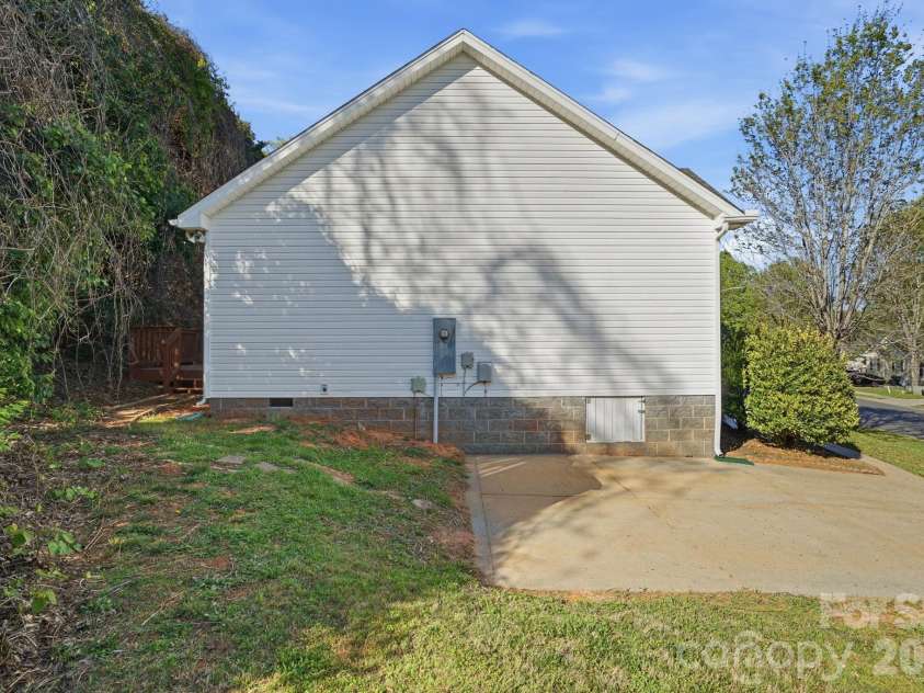 2432 Terra Drive, Gastonia, NC 28054.  MLS# CAR4367531, YatesRealty ID 16748. 