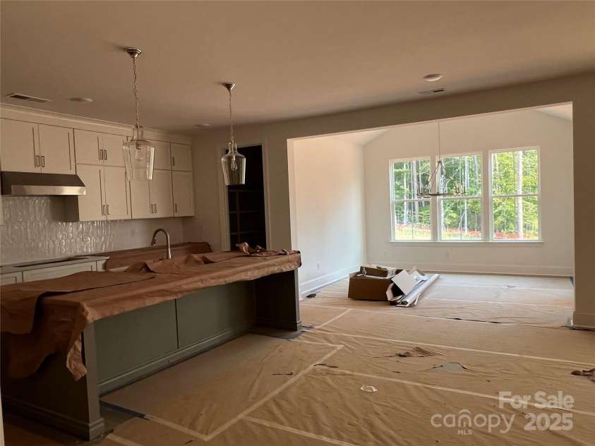 4622 Serenity Woods Court, Charlotte, NC 28216.  MLS# CAR4266074, YatesRealty ID 16748. 