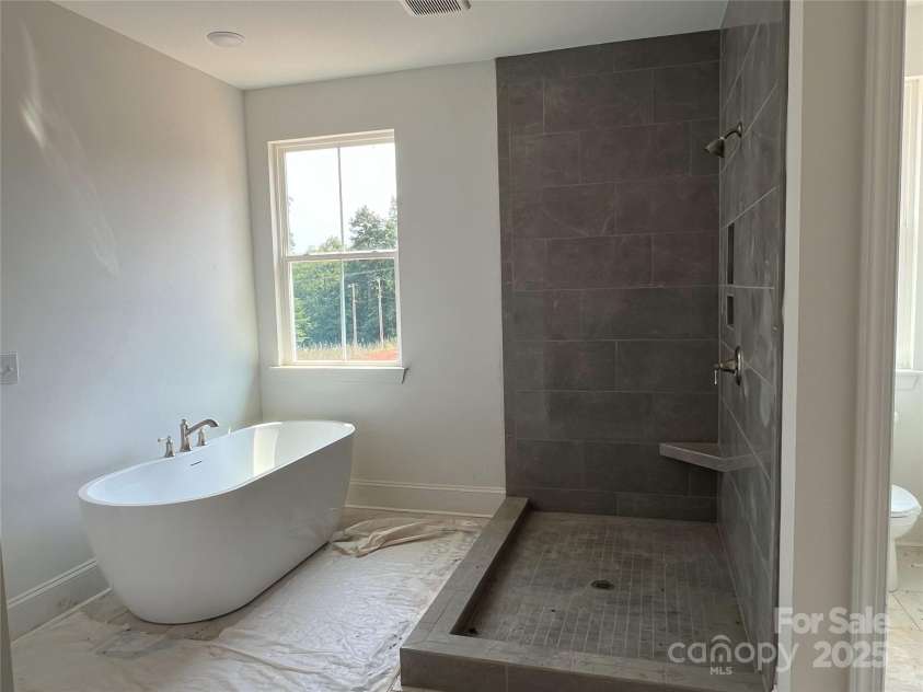 4622 Serenity Woods Court, Charlotte, NC 28216.  MLS# CAR4266074, YatesRealty ID 16748. 