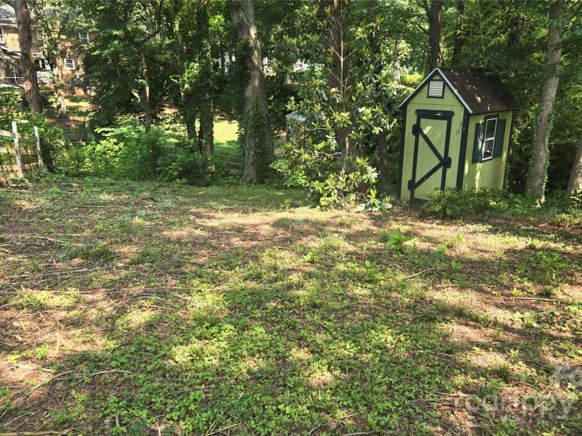 16425 Grapperhall Drive, Huntersville, NC 28078.  MLS# CAR4203228, YatesRealty ID 16749. 